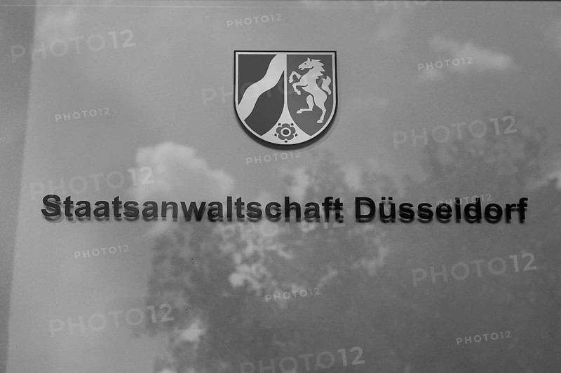 Lettering public prosecutor's office Düsseldorf, Düsseldorf, North Rhine-Westphalia, Germany, black and white, Europe