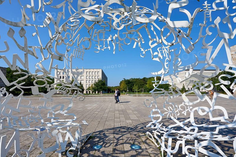 View from the Body of Knowledge onto the Westend campus, sculpture by Jaume Plensa, Theodor W. Adorno-Platz, Westend, Goethe University, Frankfurt am Main, Germany, Europe