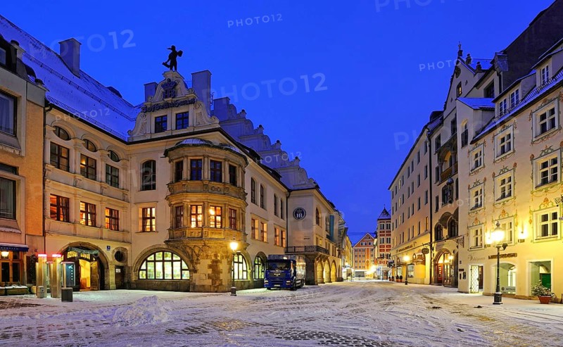 Tavern Hofbräuhaus, Hofbrauhaus, in early morning, in winter with snow, Munich, Bavaria, Germany, Europe