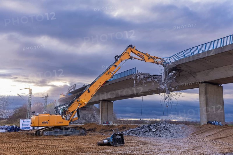 Following investigations of another reinforced concrete bridge in Saxony and the cracks caused by corrosion found there, the immediate demolition of the B101 railway bridge was ordered and work began on 19 December. The railway line to Berlin should be open again by 24 December. Großenhain, Saxony, Germany, Europe