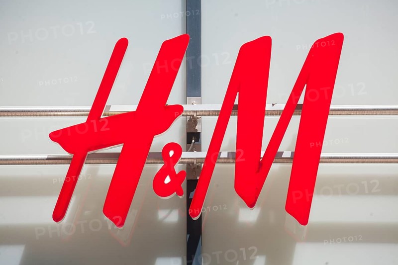 Logo, H&M, Hennes & Mauritz, clothing shop, fashion, Germany, Europe