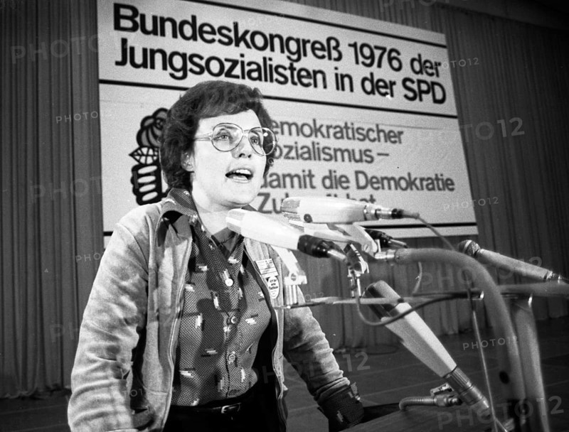 The Federal Congress of the Young Socialists in the SPD (Jusos) on 26 March 1976 in Dortmund.Heidemarie Wieczorek-Zeul at the lectern