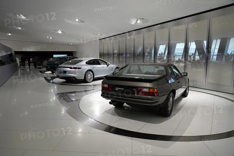 A grey retro Porsche in a modern showroom, New Porsche Museum 2009, Stuttgart, Baden-Württemberg, Germany, Europe