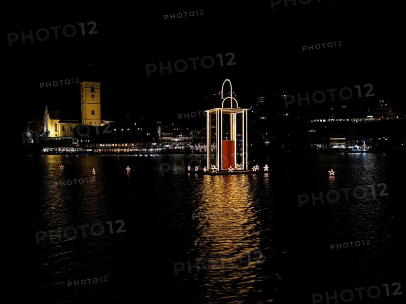 Christmas decoration at Lake Wolfgangsee, St. Wolfgang am Wolfgangsee, night shot, Salzkammergut, Salzburg region, Austria, Europe