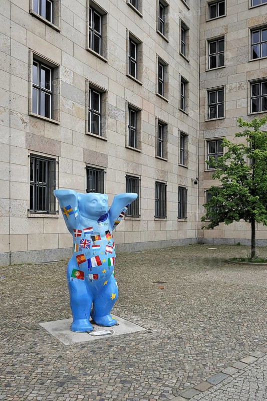 Bear sculpture, heraldic animal, Buddy, Berlin Bear, Ministry of Finance, Berlin, Germany, Europe