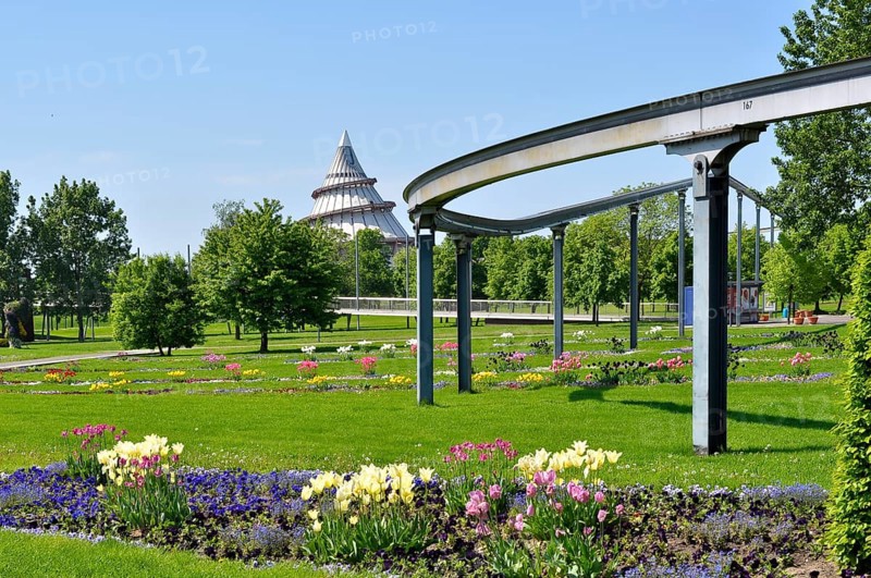 Federal Garden Show grounds Magdeburg, large Cracauer Anger, millennium tower, suspension railway