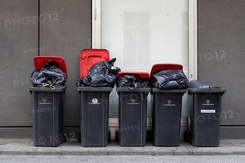 Symbolic image, symmetry, city cleaning, waste disposal, recycling, bins for residual waste filled with rubbish bags at the roadside in Hamburg, Germany, Europe