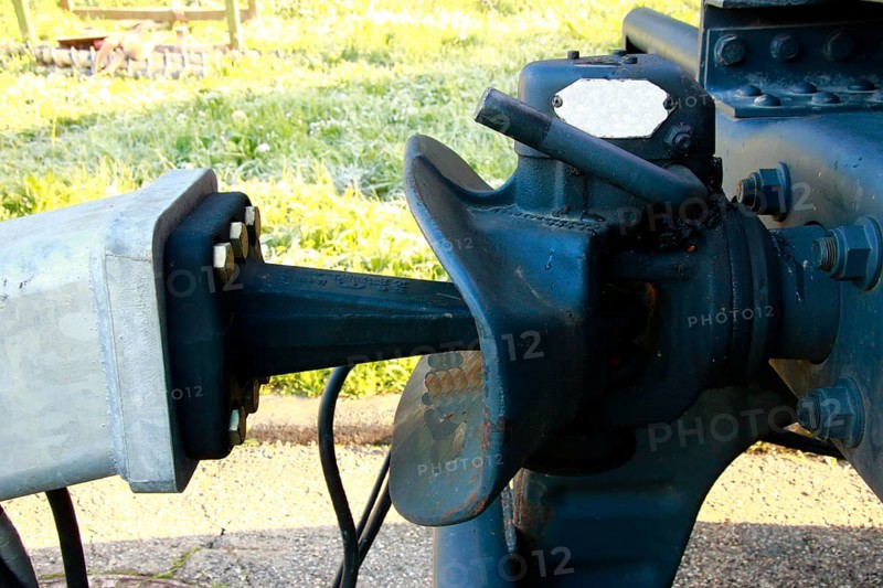 Jaw coupling for a trailer in closed condition