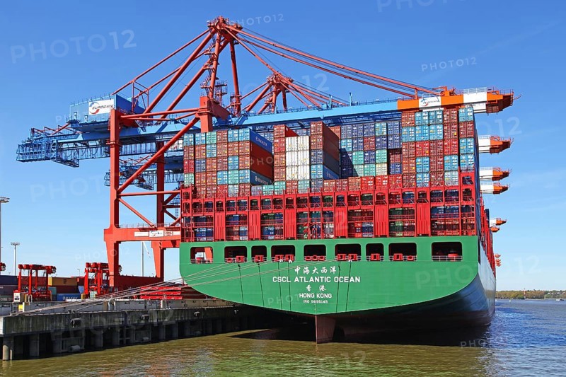 CSCL Atlantic Ocean im Hamburger Hafen, The huge CSCL Atlantic Ocean (China Shipping) landed in Hamburg, Germany, 5th May 2016, Europe