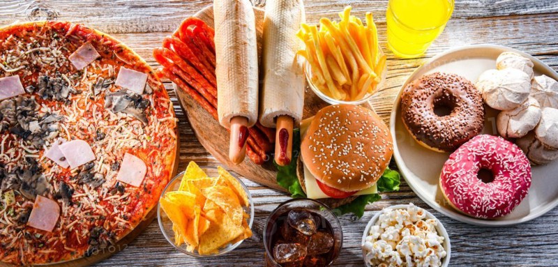 Foods enhancing the risk of cancer. Junk food