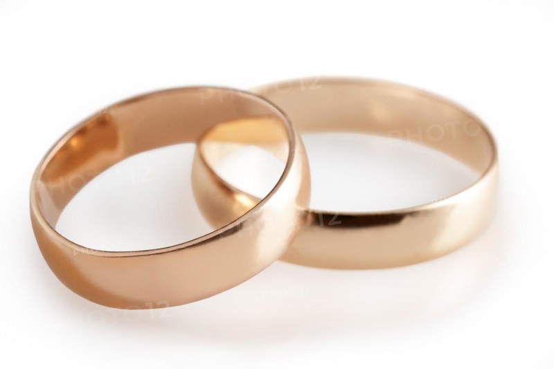 wedding rings and roses
