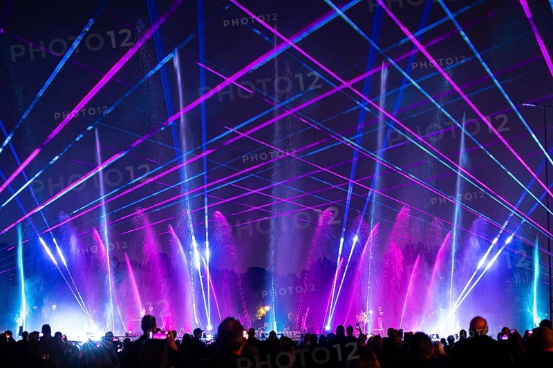 At Elementaro, a water and light show that will take place in Bad Vilbel from 20 to 22 September 2024, the combination of moving water fountains over 35 metres high, classical, modern and nostalgic music, fantastic images and emotional videos, an oversized large water wall, impressive fire compartments and countless lasers will captivate the audience, Bad Vilbel, Hesse, Germany, Europe