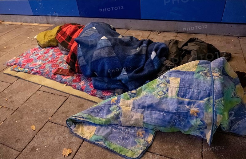 Germany, Berlin, 25 November 2018, cold weather bus of the Berlin City Mission, homeless man in sleeping bag, in front of Lichtenberg station, Europe