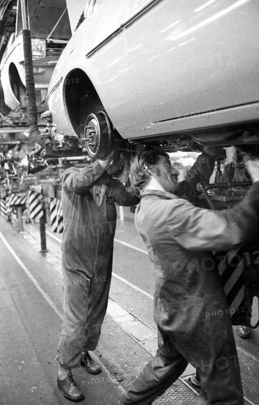Production on the bodies of Opel AG vehicles in Plant I on 09.12.1975 in Bochum, Germany, Europe