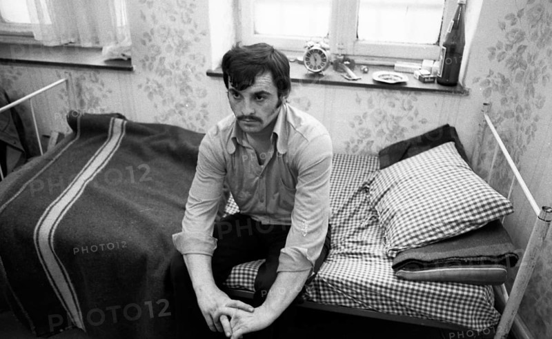 The rent profiteering with guest workers in the district according to a tried and tested pattern, equipping a 3-room flat with approx. 9 beds and a bed rent of 100 DM, here on 13.9.1974 in Duisburg, Germany, Europe