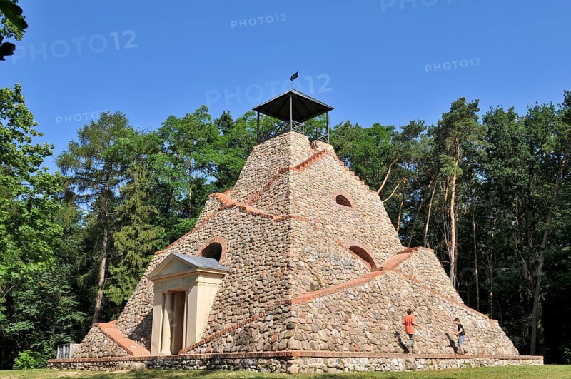 Pyramid of the Count of Schmettau, Count of Schmettau, Garzau-Garzin, Märkische Schweiz, Brandenburg, Germany, Märkische Schweiz, Europe