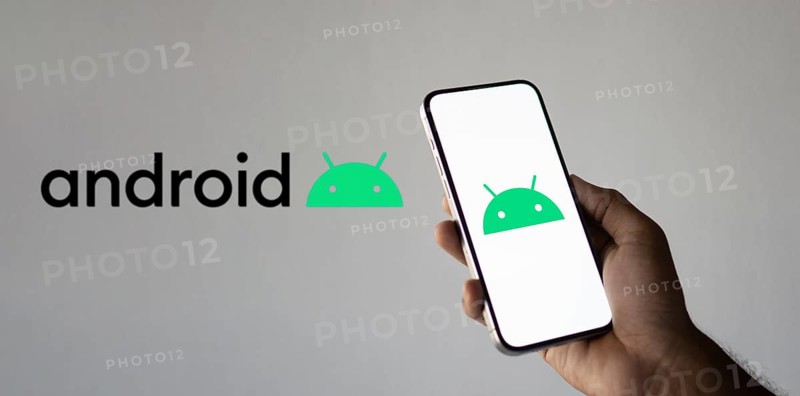 Android logo on smartphone, Android is a mobile operating system based on the Linux kernel