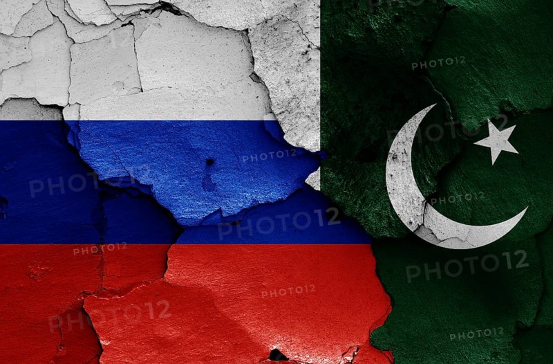 Flags of Russia and Pakistan painted on cracked wall