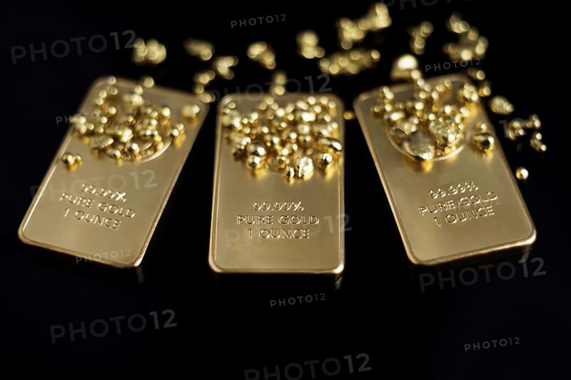 Gold bars 999 precious metal money investing economy