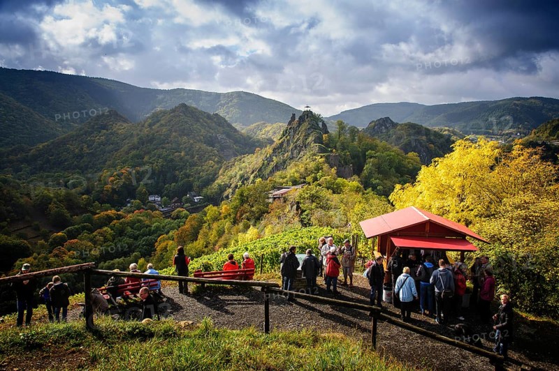 Wine bar on the red wine hiking trail via Altenahr
