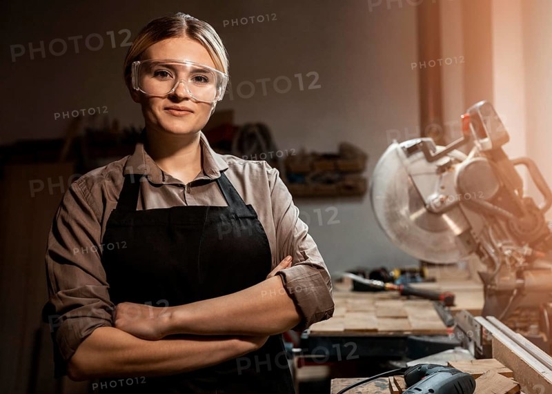 Front view female carpenter posing work