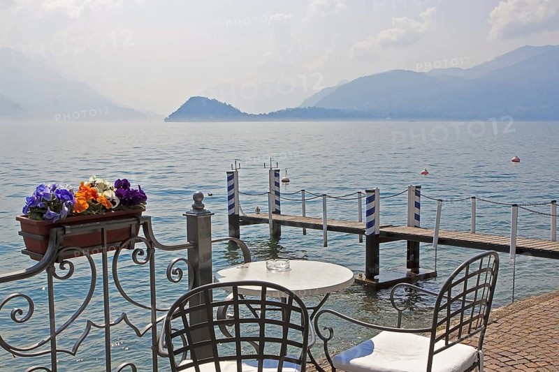 Cafe on the lake shore, Lake Como, Menaggio, Province of Como, Lombardy, Lago di Como, Italy, Europe