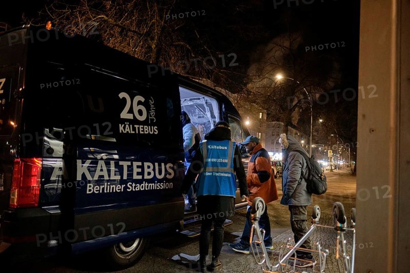 Germany, Berlin, 25 November 2018, Berlin City Mission cold bus, Amrumer Straße underground station, homeless people boarding the bus, City Mission employee, Karla Kopernik, Europe