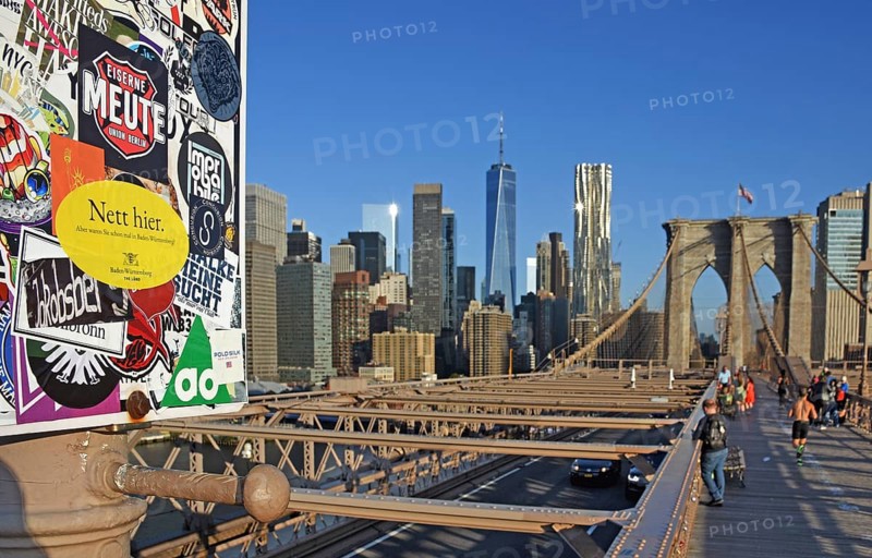 Sticker Nice here, advertising slogan Baden-Württemberg, Ländle, at Brooklyn Bridge, Lower Manhattan, Brooklyn, New York City, New York, USA, North America