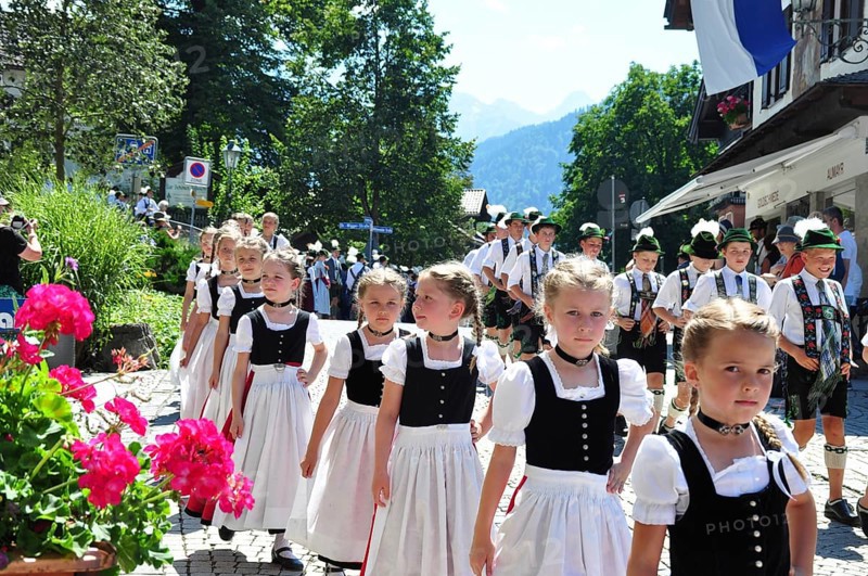 Bavaria, Werdenfels, Garmisch-Partenkirchen, customs, tradition, parade, girls, dirndl