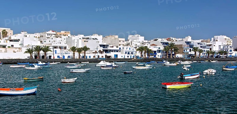 The oldest and best-known holiday resort of Puerto del Carmen is located in the south-east of the Canary Island of Lanzarote. Back in the 1960s, the former fishing village was called La Tinosa, which translates as
