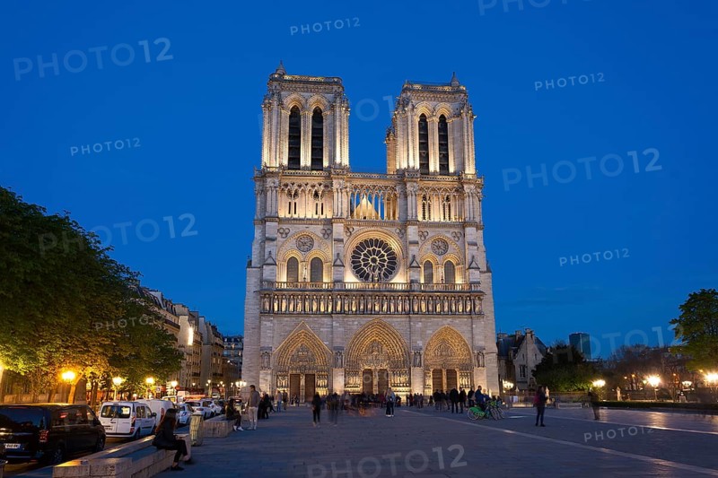 Nightfall in Notre Dame, Paris, Ile-de-france, France, Europe