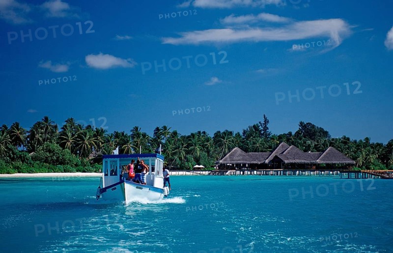 Excursion with the diving dhoni, Maldives, Indian Ocean, Medhufushi, Meemu Atoll, Asia