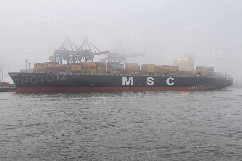 Weather, heavy fog in winter, container gantry cranes and container ship MSC Sola of the Swiss shipping company MSC in thick clouds of fog at the Burchardkai container terminal in the port of Hamburg, Germany, Europe