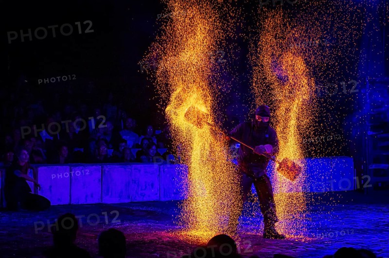 As part of the international theatre festival Sommerwerft 2023 at the Weseler Werft in Frankfurt am Main, artists performed the effective dance and pyro show Traum einer Sache . Sommerwerft takes place from 21 July to 6 August 2023., Weseler Werft, Frankfurt am Main, Hesse, Germany, Fire, Europe