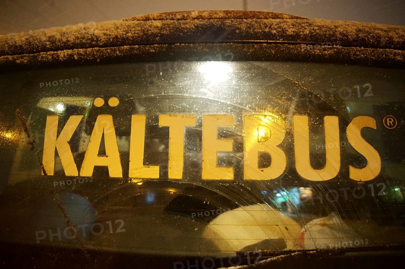 Germany, Berlin, 07.01.2016, Berlin City Mission's cold weather bus in action for the homeless. According to the City Mission, around 11, 000 people live without a home in Berlin. As part of the Berlin Cold Relief programme, the City Mission operates a cold bus that takes homeless people threatened by the cold to an emergency shelter. They also receive medical care there, Europe