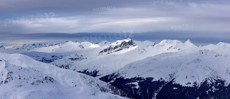 View over Jakobshorn and Landwassertal to Mederger Flue, Schafgrind and Schwarzhorn, on the right hut on Chörbschhorn, on the left Valbellahorn, Davos, Grisons, Switzerland, Europe