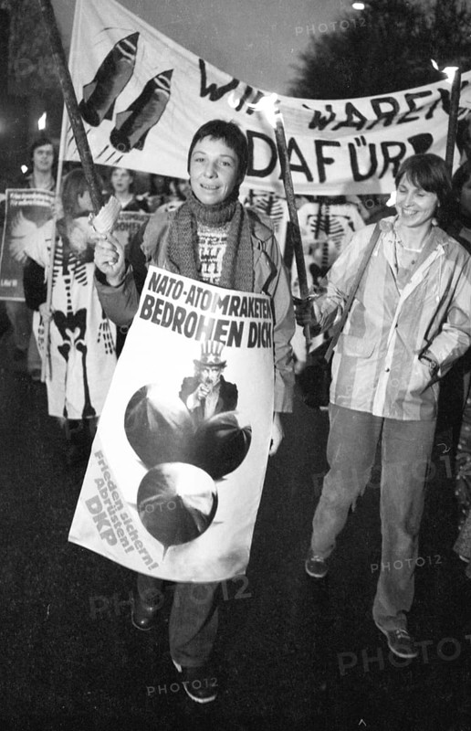A torchlight procession for disarmament and against nuclear missiles moved to the Ministry of Defence at Hardthoehe. Bonn. 8 April 1981, Germany, Europe