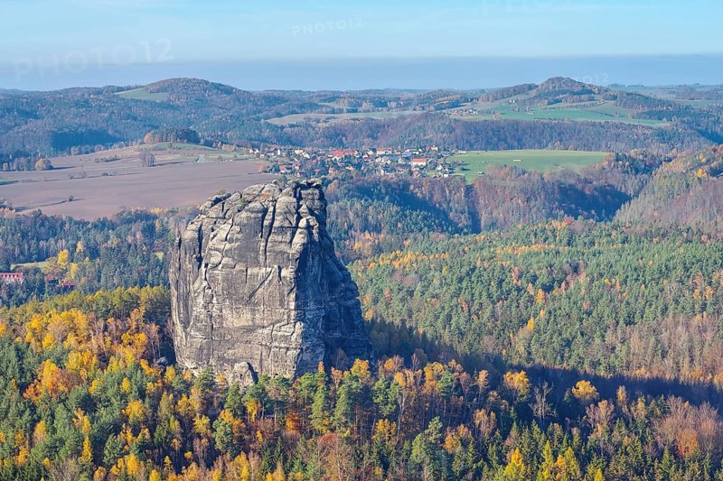 Falkenstein in Saxon Switzerland, Saxony, mountain Falkenstein in Saxon Switzerland in autumn, Germany, Europe