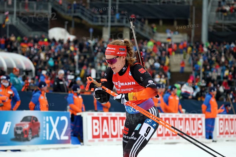 Janina Hettich-Walz (SC Schönwald/GER) at the shooting range at the IBU Biathlon World Cup Sprint Women Oberhof 2024