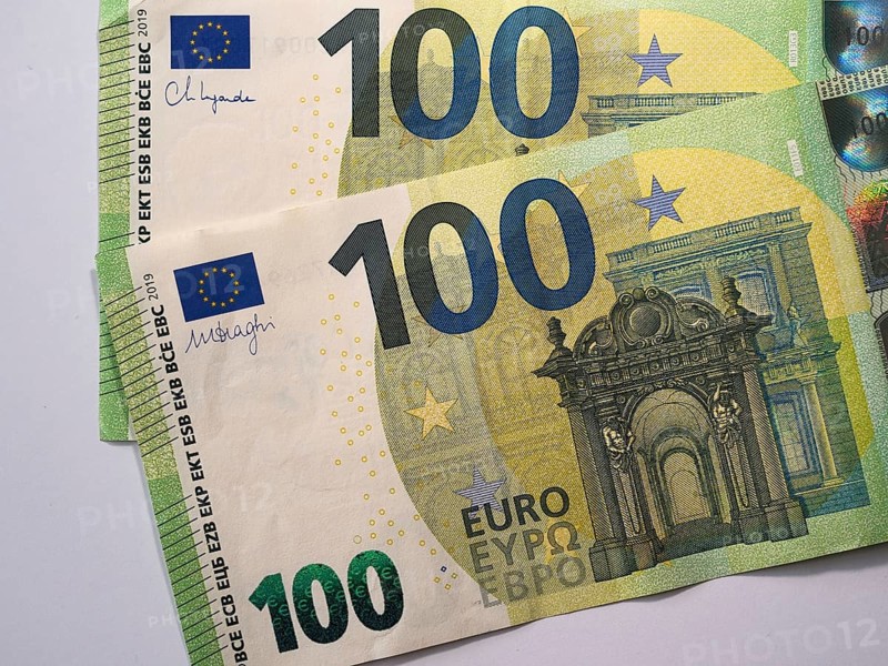 Symbol photo for cash, two 100 euro notes, North Rhine-Westphalia, Germany, Europe
