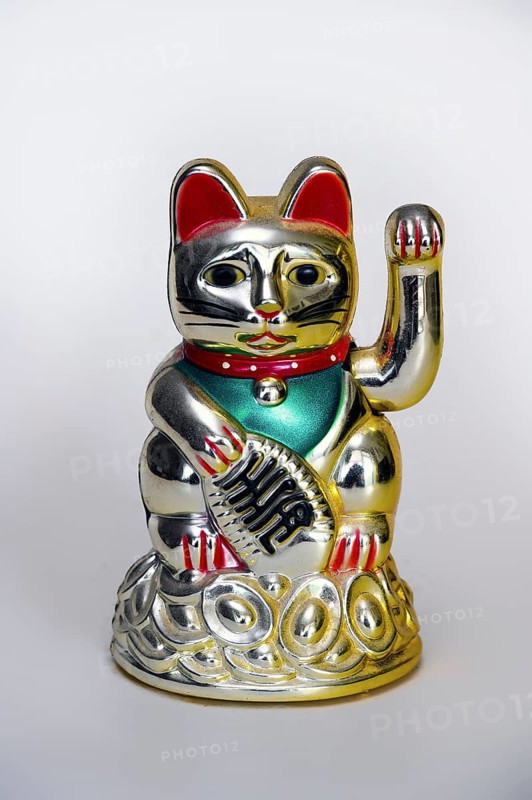 Japanese lucky charm, waving cat, Manekineko
