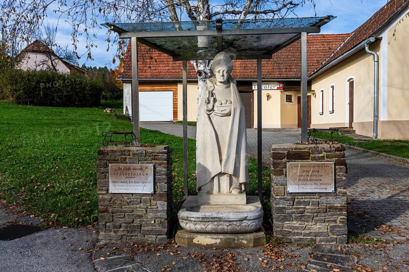 Stone sculpture, St Nicholas of Myra, St. Nikolai im Sausal, Styria, Austria, Europe