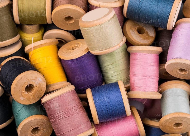 Flat lay yarn spools