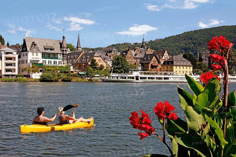 Canoe on Moselle, excursion boats, Traben-Trarbach, Rhineland-Palatinate, Germany, Europe
