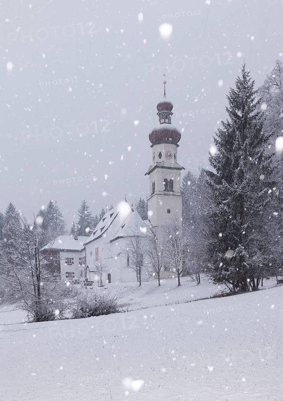 Church of St. Martin during snowfall, Gnadenwald, Tyrol, Austria, Europe