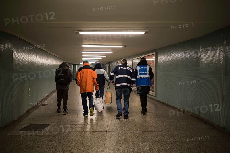 Germany, Berlin, 25 November 2018, Kältebus of the Berlin City Mission, Amrumer Straße underground station, City Mission employees, Karla Kopernik and Mathias Spreemann, Europe