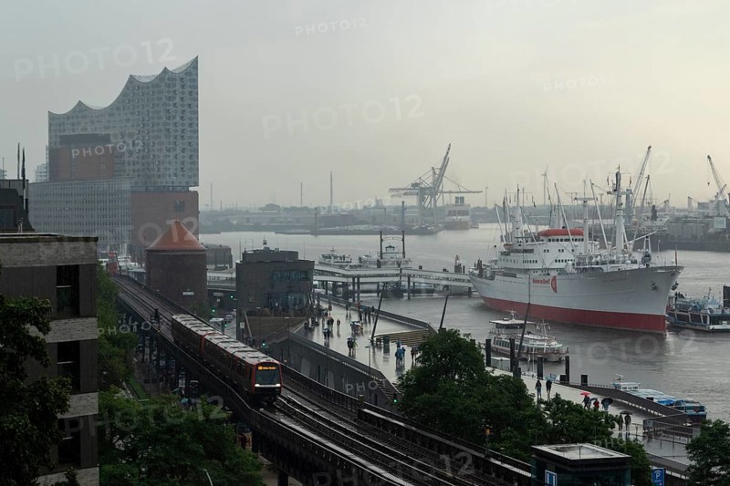 Symbolic picture weather, heavy rain in summer, thunderstorm, storm, Elbe Philharmonic Hall, museum ship Cap San Diego and underground line U3 in the rain at the Landungsbrücken in the harbour of Hamburg, Germany, Europe