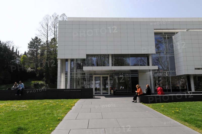 The Museum Frieder Burda, art museum, architect Richard Meier, Lichtentaler Allee, Baden-Baden, modern building with people in the foreground, clear lines, Baden Baden, Baden-Württemberg, Germany, Europe