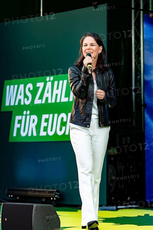 Annalena Bärbock, Foreign Minister of Germany, speaks at the closing of the Bündnis 90/Die Grünen campaign for the European elections on Neptunplatz in Cologne, 7 June 2024
