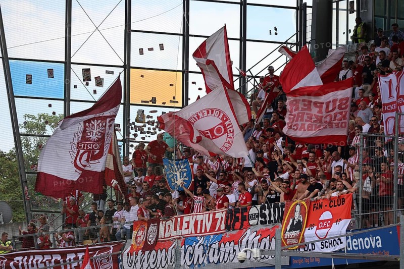 A vociferous group of fans supported the Kickers at the away match of the Football-RL SW 24-25: 1st Sptg: SC Freiburg II vs Kickers Offenbach